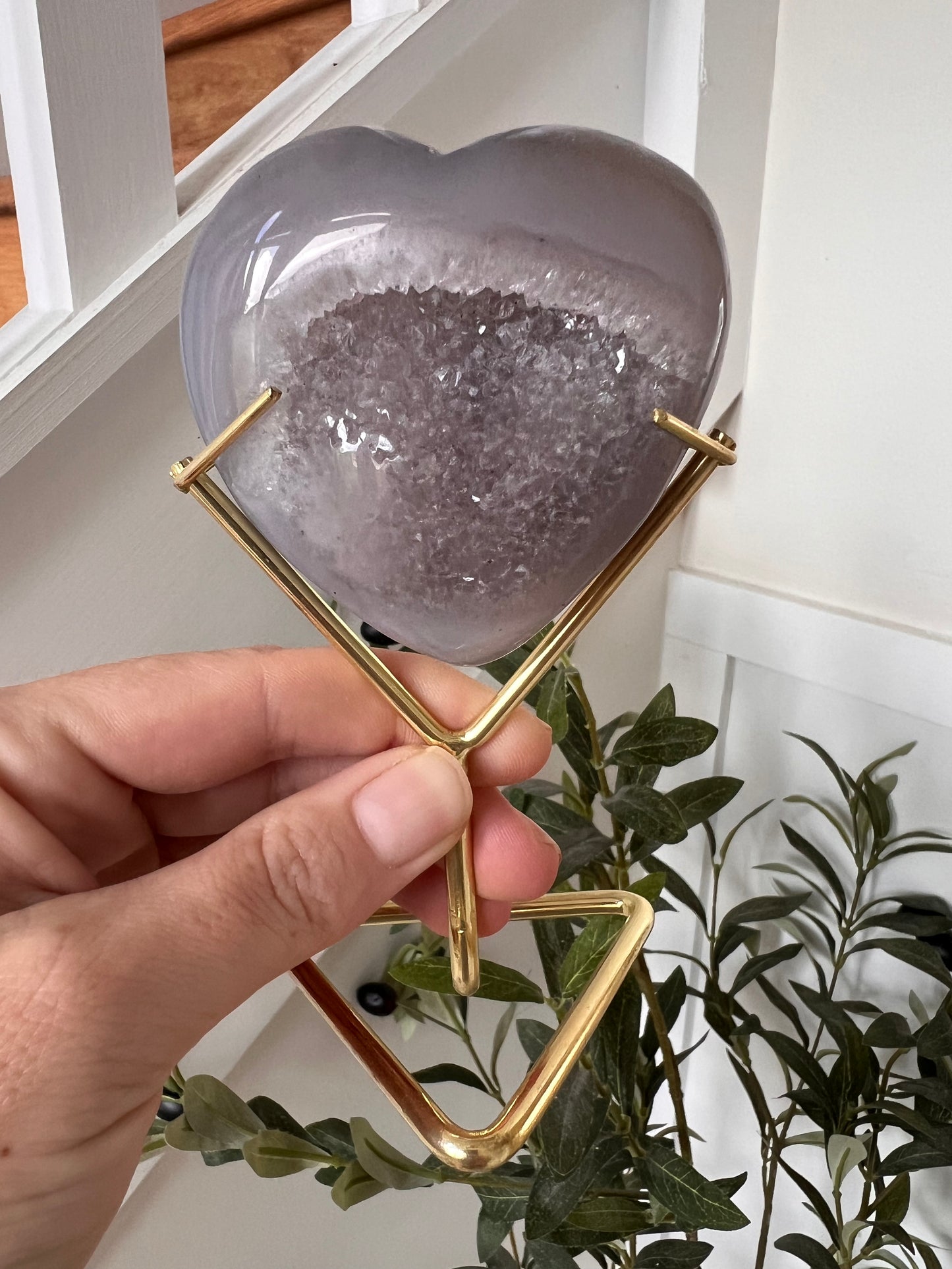 Drusy agate heart gold stand