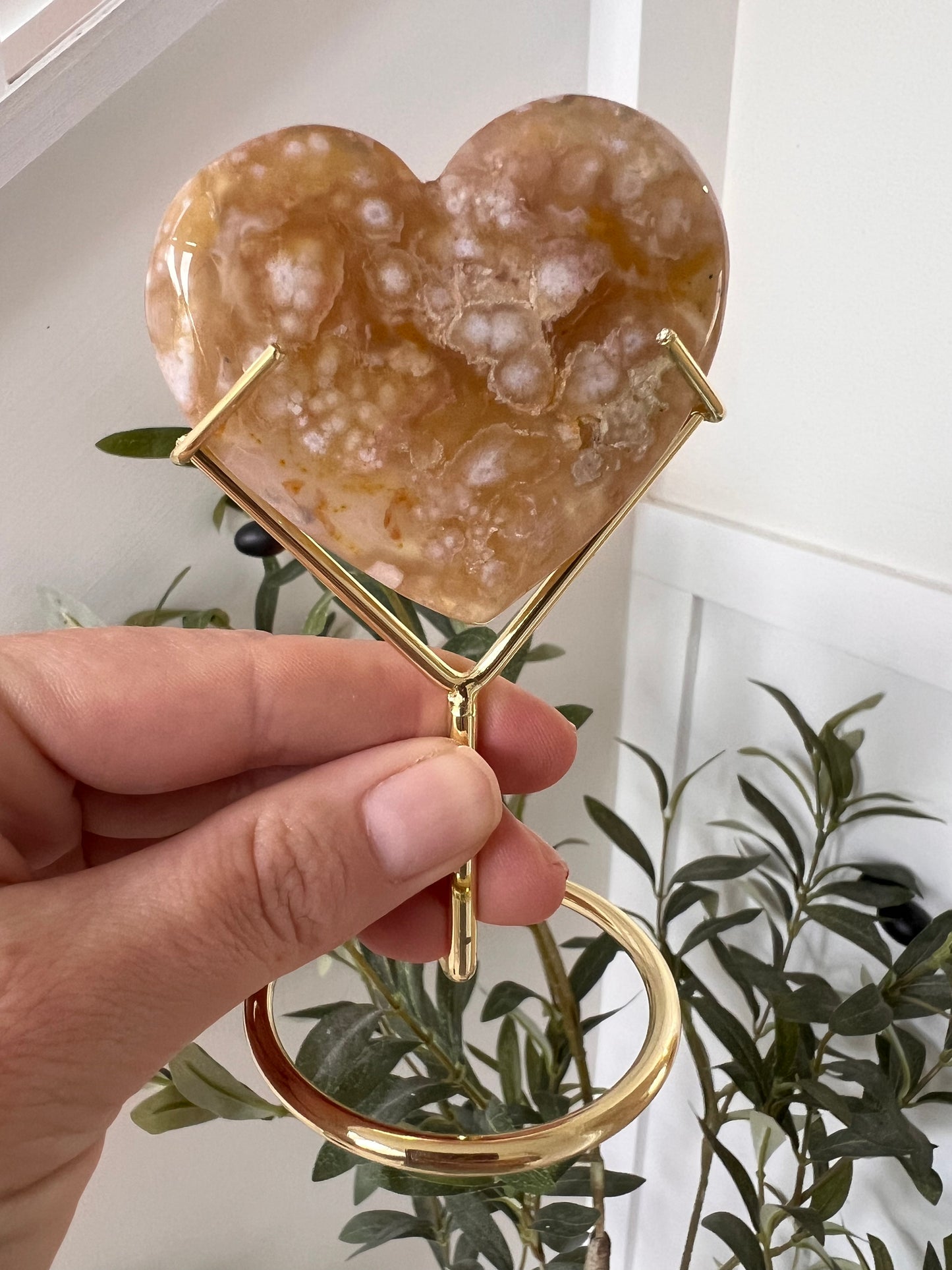 Flower agate heart gold stand
