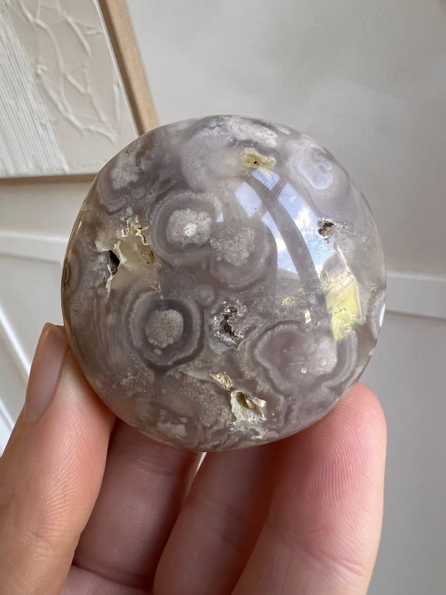 Medium flower agate palm stone