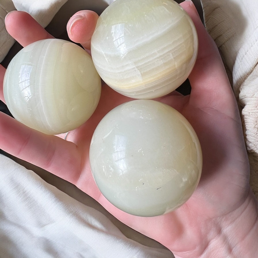 Yellow calcite spheres (banding )