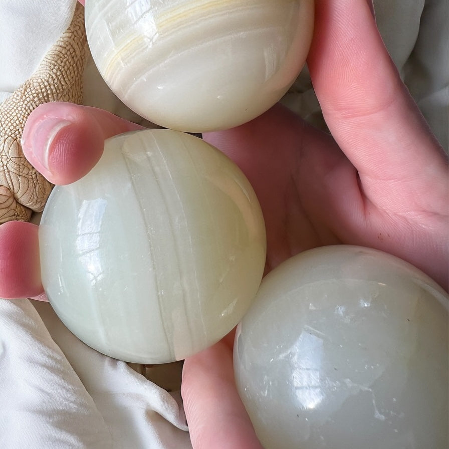 Yellow calcite spheres (banding )
