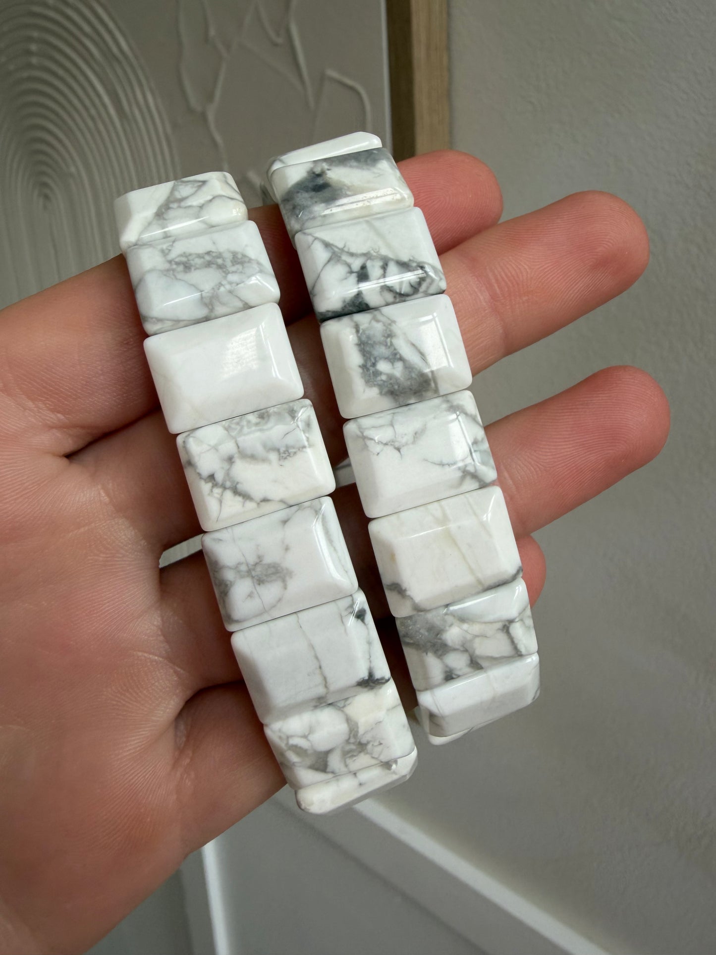 Howlite stretchy bangle bracelet