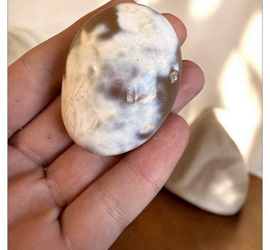 Orca agate palm stone