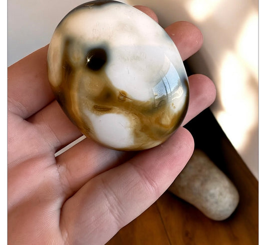 Orca agate palm stone