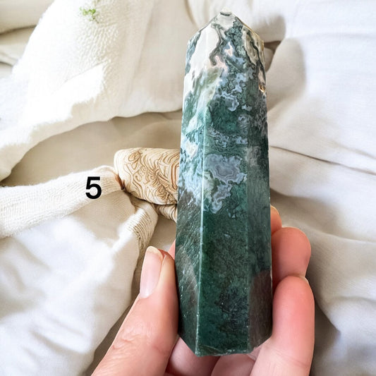 Moss agate tower 10-13cm