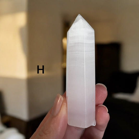 Pink calcite tower 7-10cm UV reactive