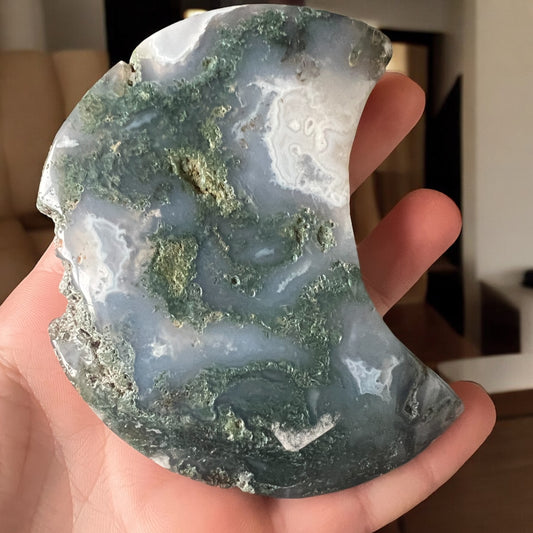 Moss agate moon 10cmx7cm
