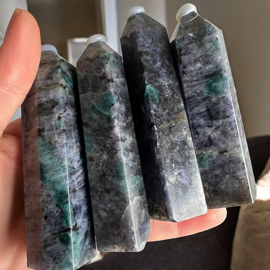 Cordierite towers 10-11cm intuitively chosen