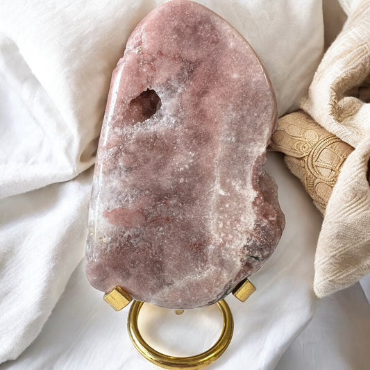 Pink amethyst Freeform & stand
