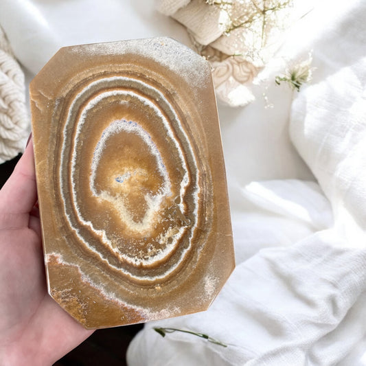Polished aragonite dish