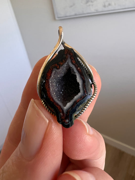 Mexican dark agate red geode 925S pendant