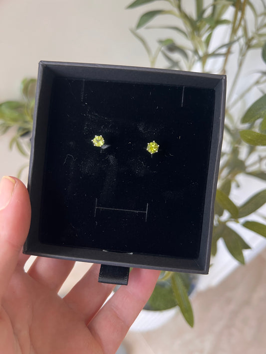 Peridot 925 stud earrings
