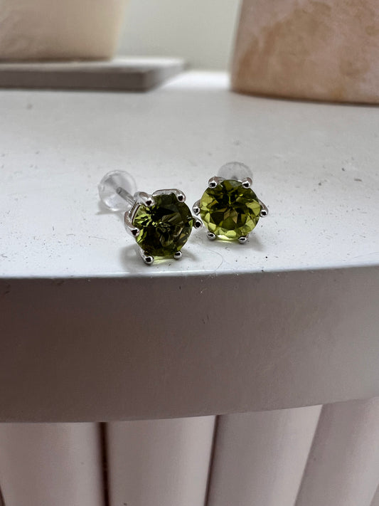 Peridot 925 stud earrings