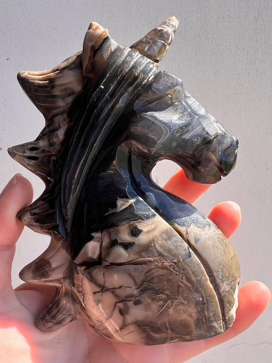 Volcano agate unicorn head (Madagascar) UV reactive