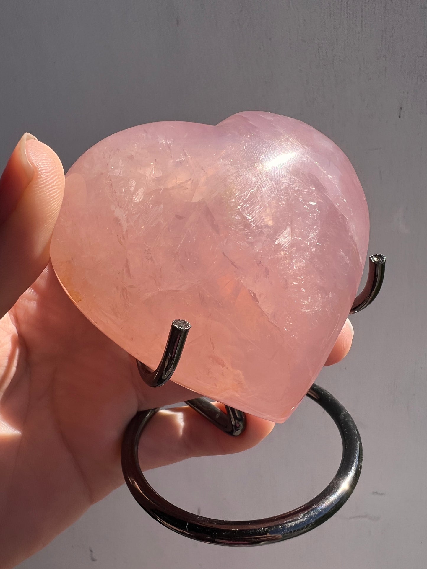 Lavender Rose quartz large heart with stand (Madagascar) 44D