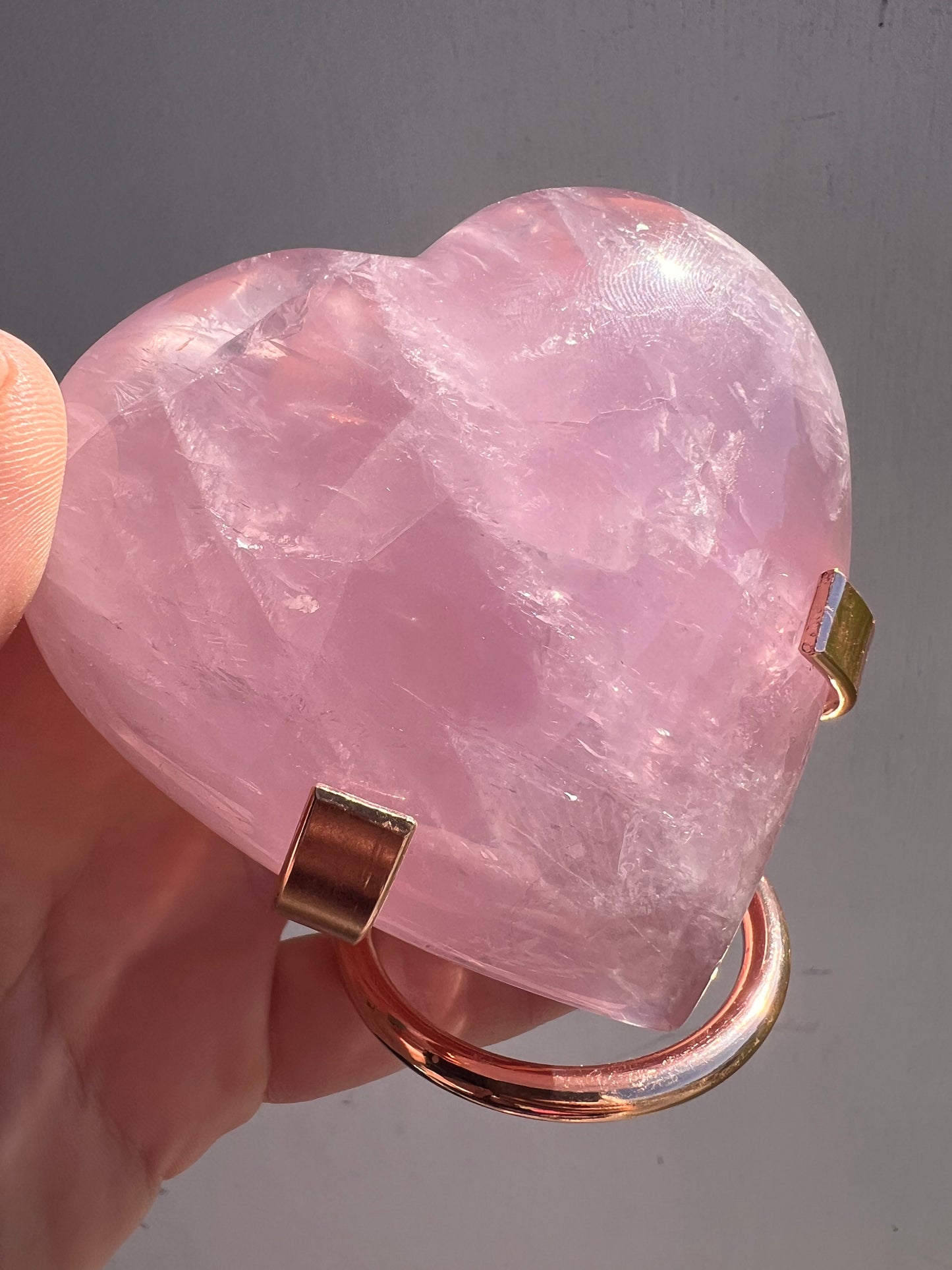 Lavender Rose quartz large heart with stand (Madagascar) 44C