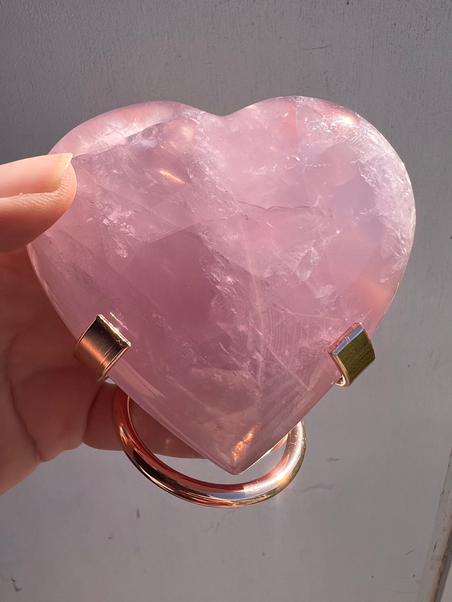 Lavender Rose quartz large heart with stand (Madagascar) 44C