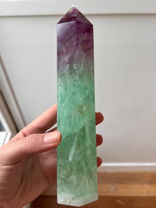 Fluorite Madagascar green tower 22.5cm chunky