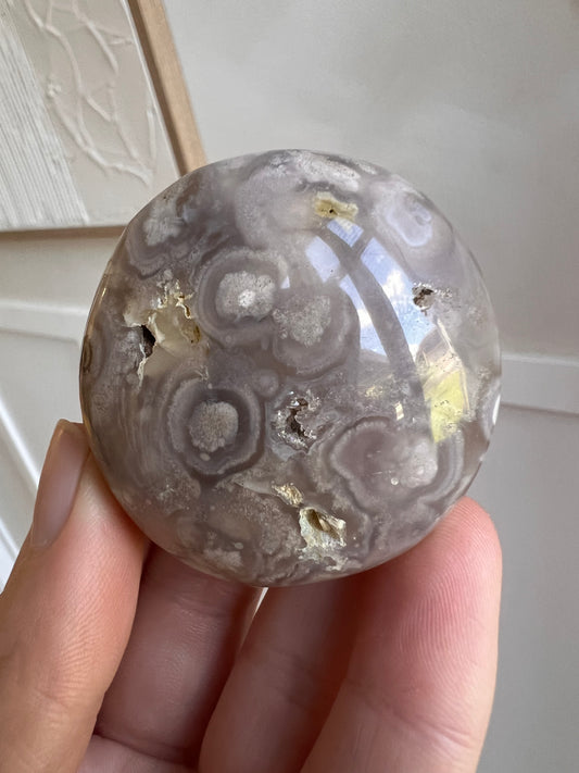 Medium flower agate palm stone