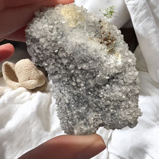 Sphalerite with calcite& chalcopyrite inclusions