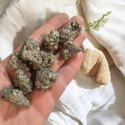Pyrite small cluster intuitively chosen