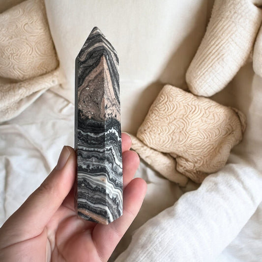 Striped calcite tower 14cmH