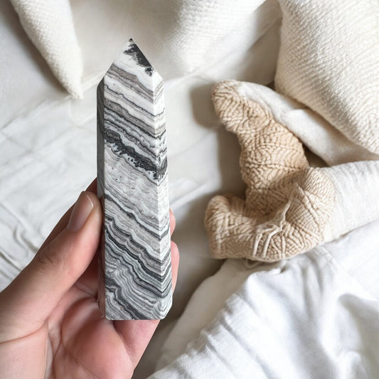 Striped calcite tower 13cmH