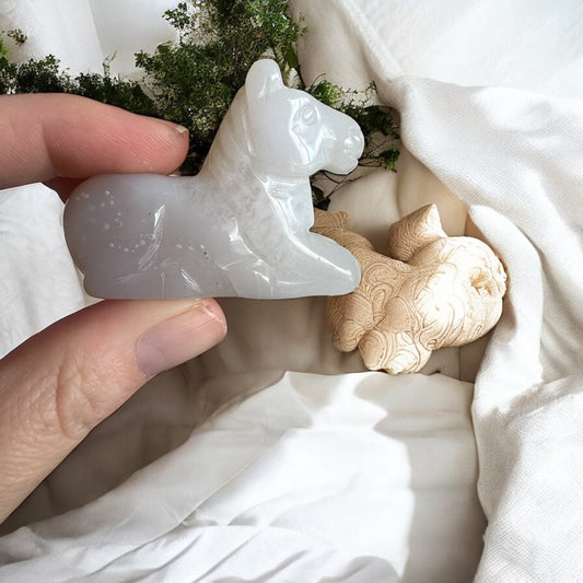 Agate horse carving