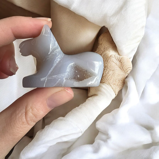 Agate horse carving drusy