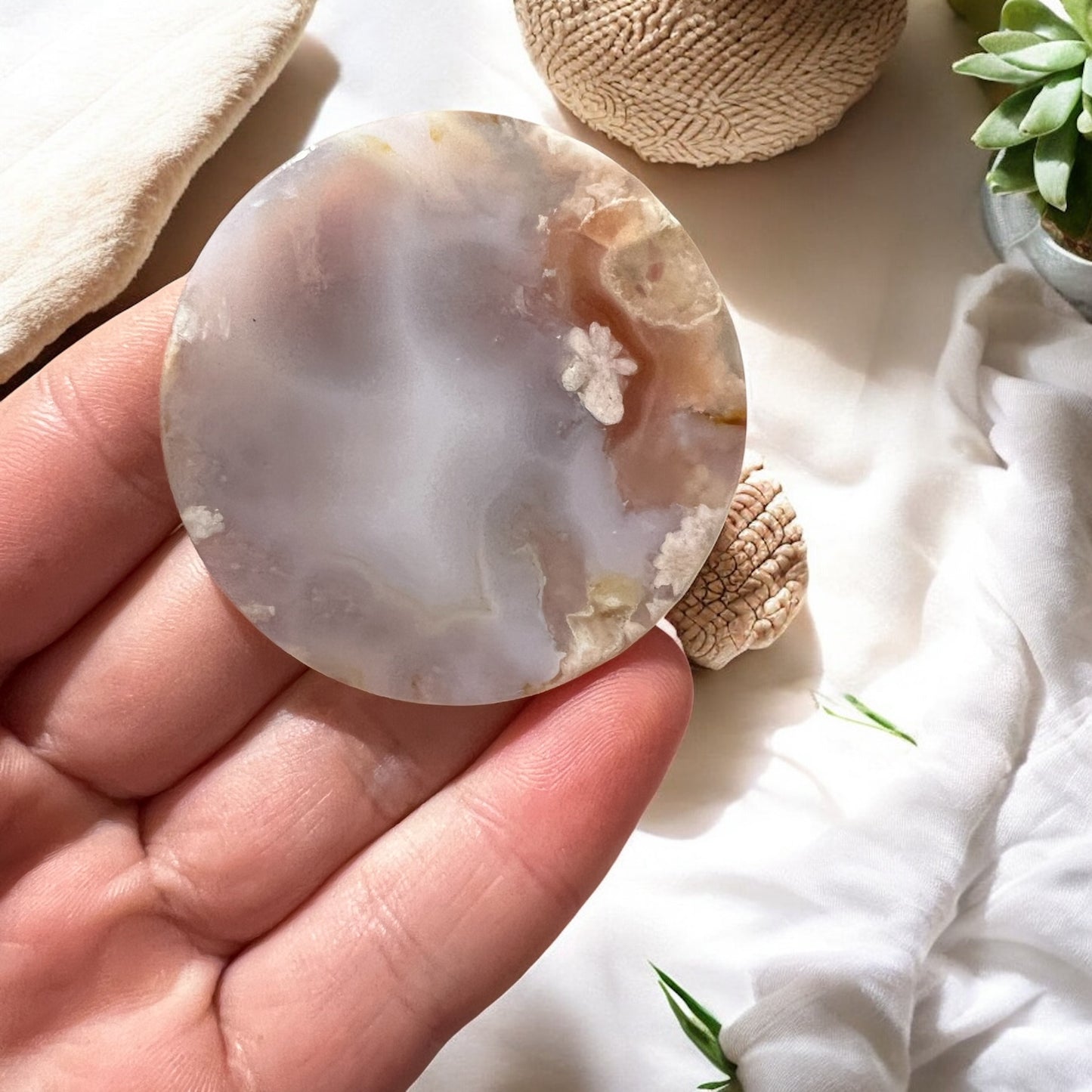 Flower agate disc