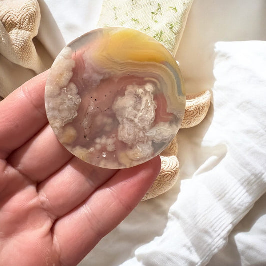 Flower agate disc