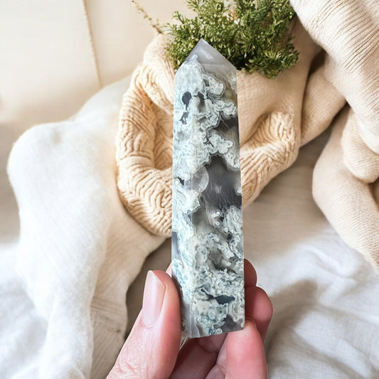 Moss agate tower 11cm