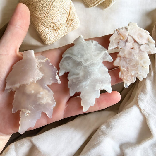 Flower agate leaf carvings intuitively chosen