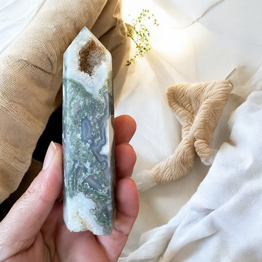 Moss agate tower 12-13cm