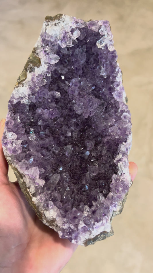 Madagascar amethyst cutbase